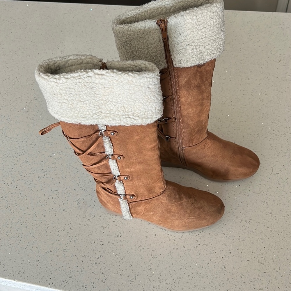 American Eagle faux fur boots
